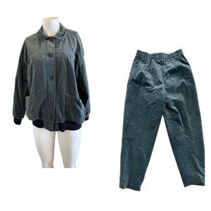 Vintage women’s 2 pc set coat  pants sage green velvet plush 70s Small jogging v